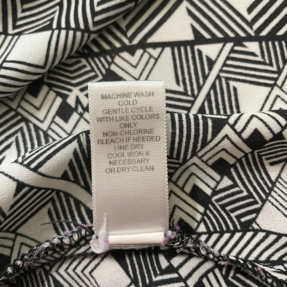 Spense Womens XL Black White Geometric Tribal Print Button Front V-Neck Blouse - Picture 8 of 8
